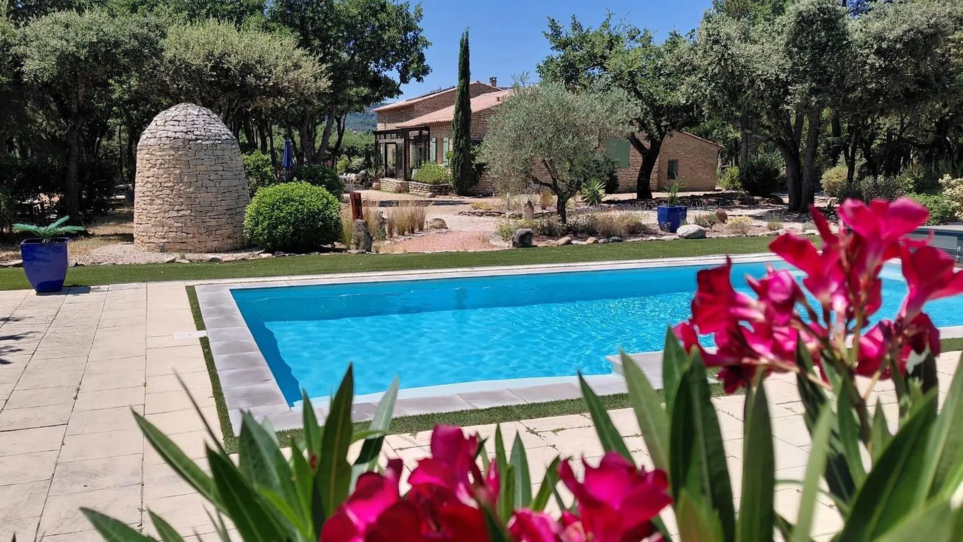 4 Hôtels 4 Étoiles près du Musée du Santon à Réserver