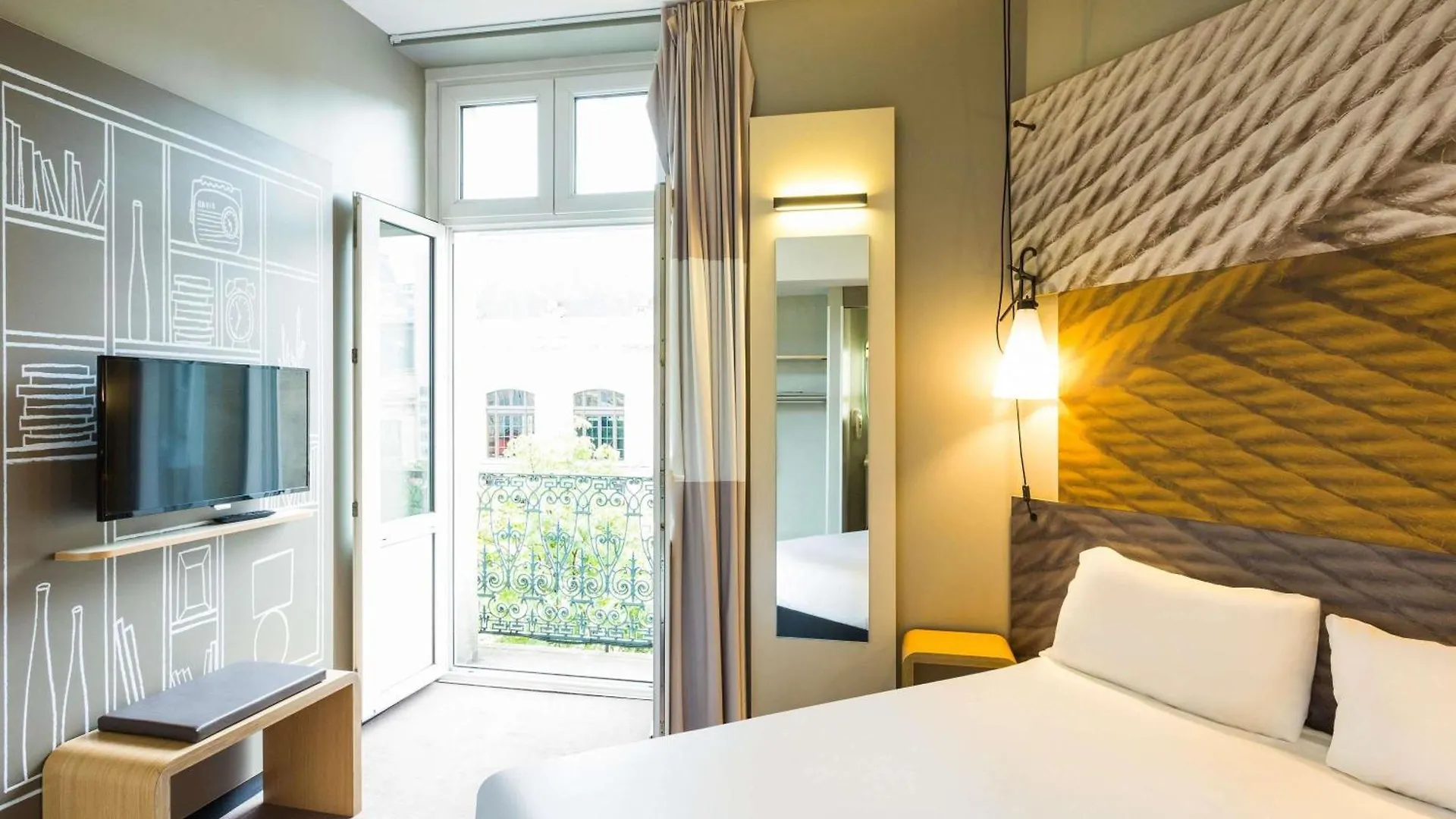 Séjourner près de la Place de la Bourse : 15 Hôtels Familiaux Comparés