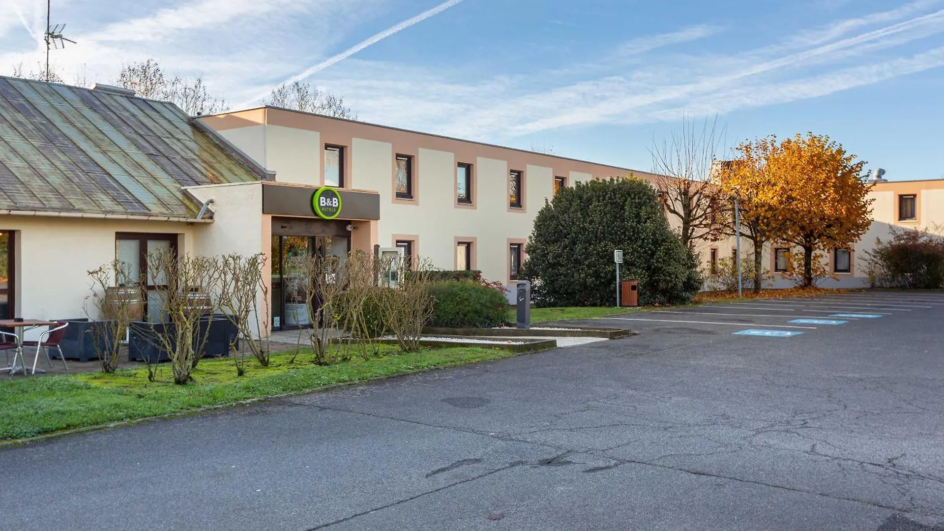 Où Dormir Pas Cher sur l'A10 : 9 Hôtels Budget Sélectionnés