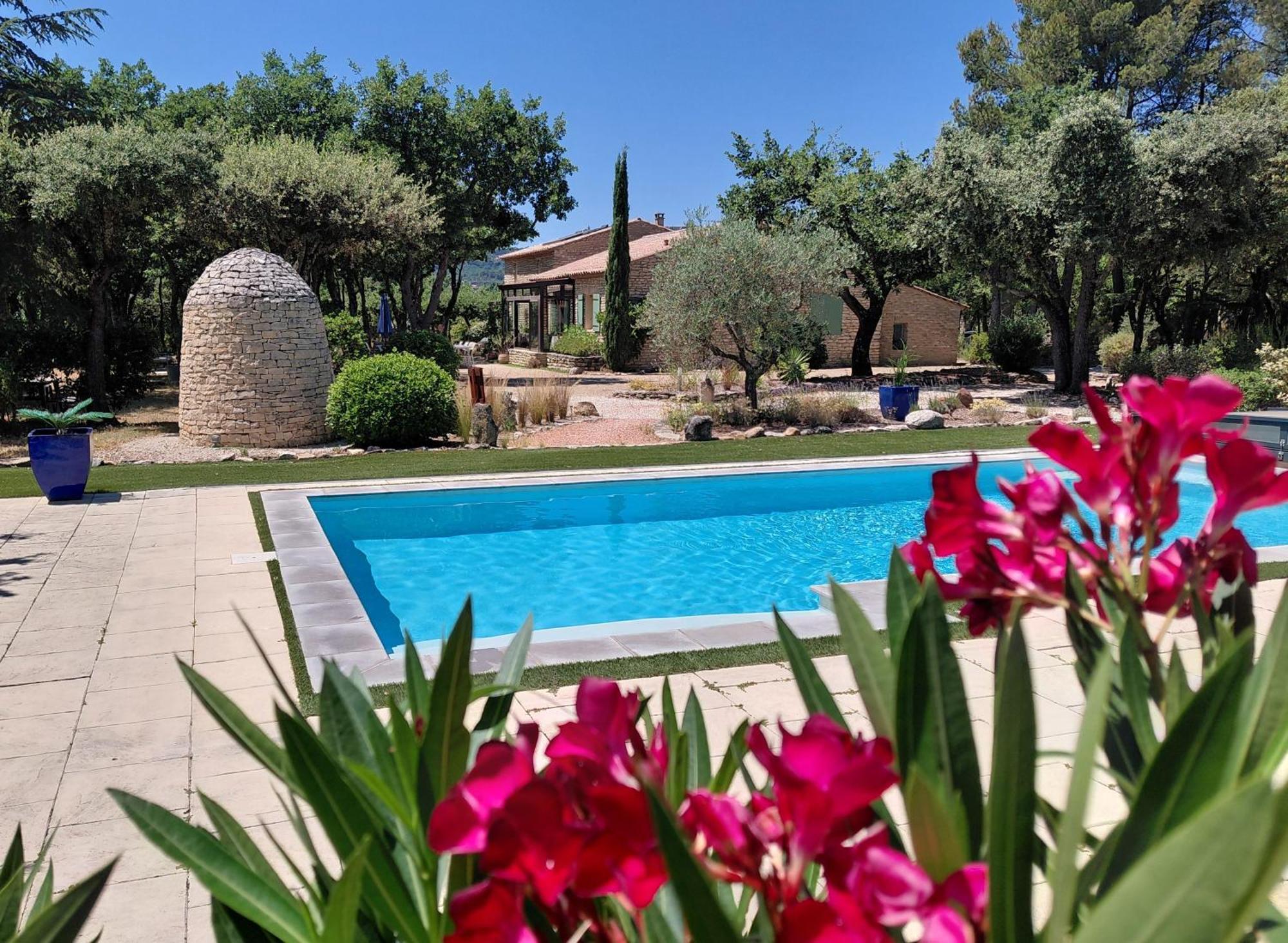 4 Hôtels 4 Étoiles près du Musée du Santon à Réserver